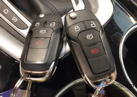 2013 Ford Fusion Se z USA, uszkodzony, nr VIN 3FA6P0H72DR102399